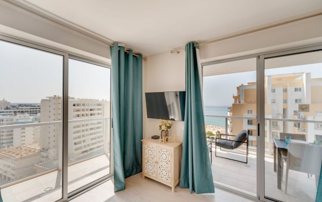 Real Estate 382 DSC09556